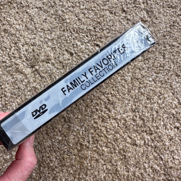 Family Favorites Movie Collection DVD Snow White Pinocchio Jungle Book NWT - Picture 3 of 5